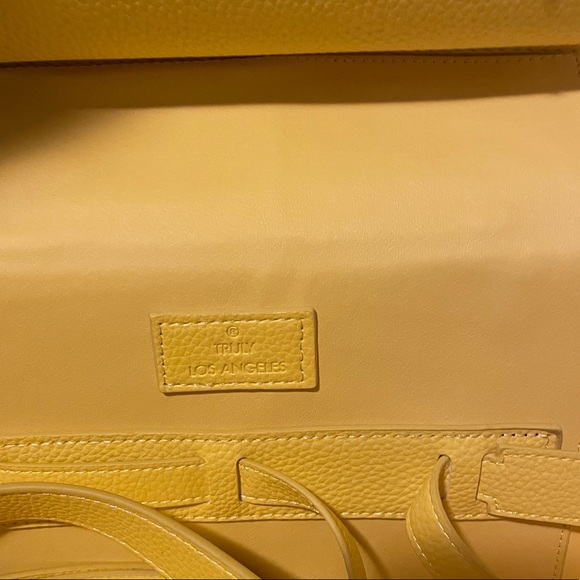 💛Truly Yellow Vegan Leather Trunk - Picture 9 of 14